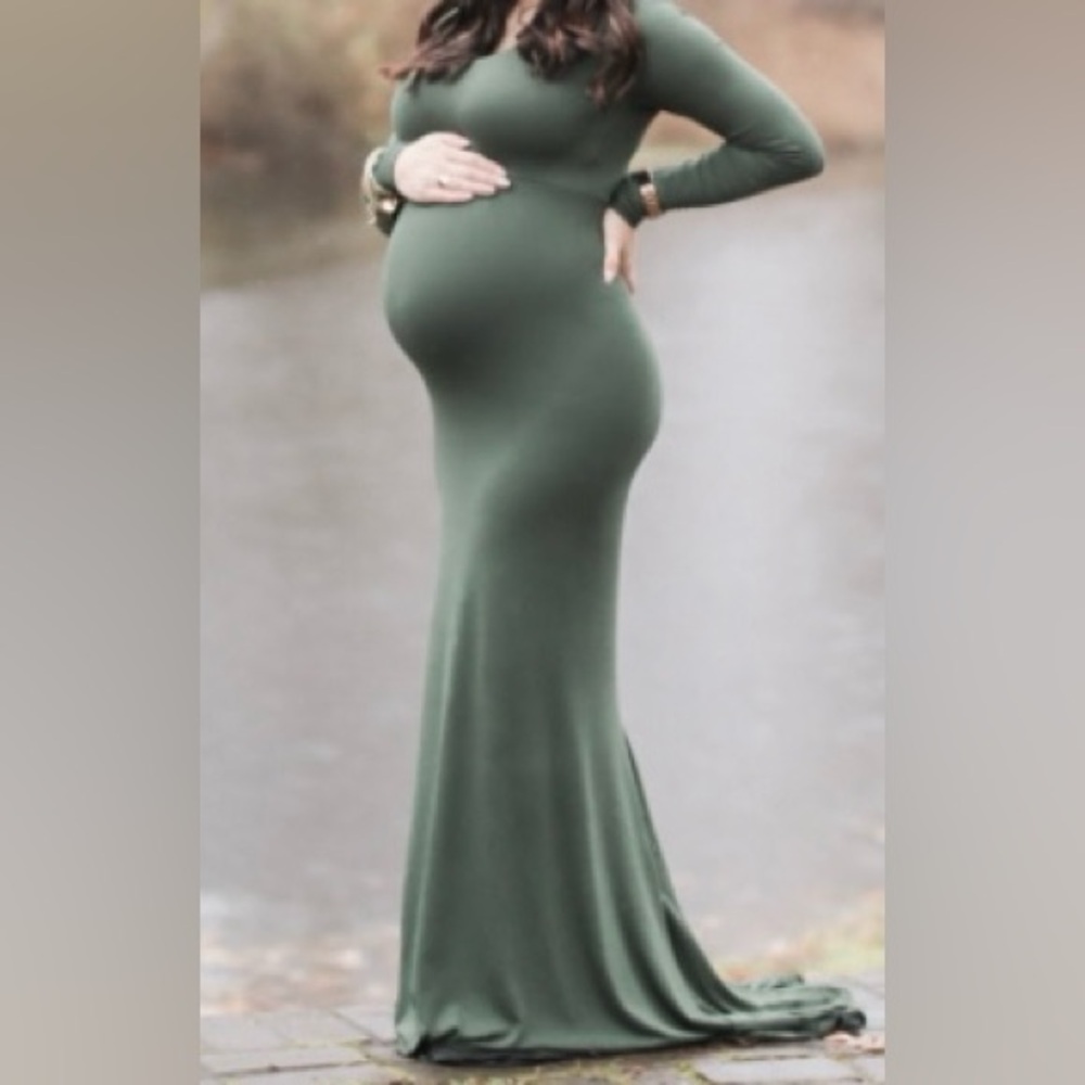 Green Long Sleeve V-Neck Maternity Gown